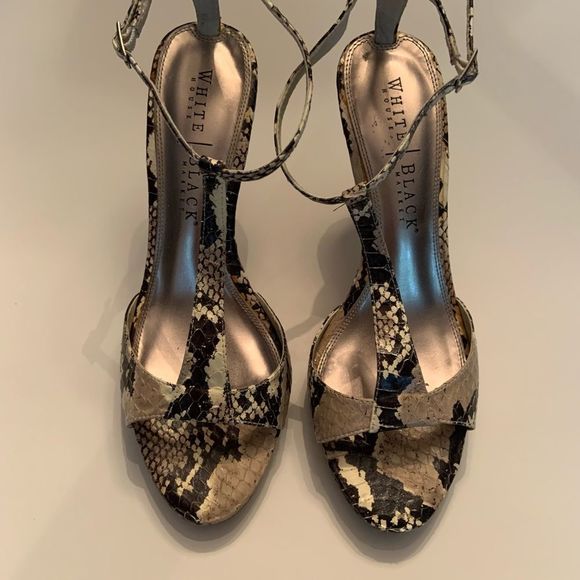 White House Black Market Shoes - ⭐️White House black Market pumps-size 8  M